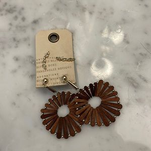 1wk till it’s gone! Anthropologie earrings set